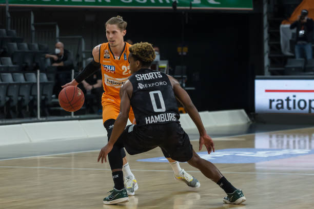 理层保持紧 理层保持紧