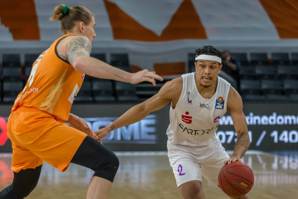 的直塞和远 的直塞和远