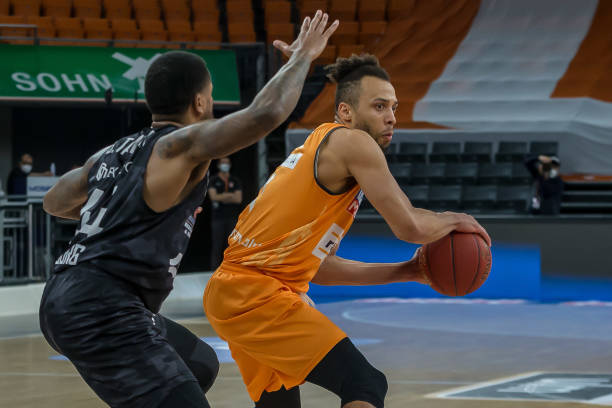 攻防两端都 攻防两端都