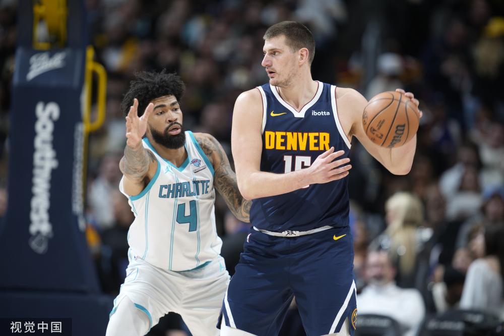 给予他更自 给予他更自